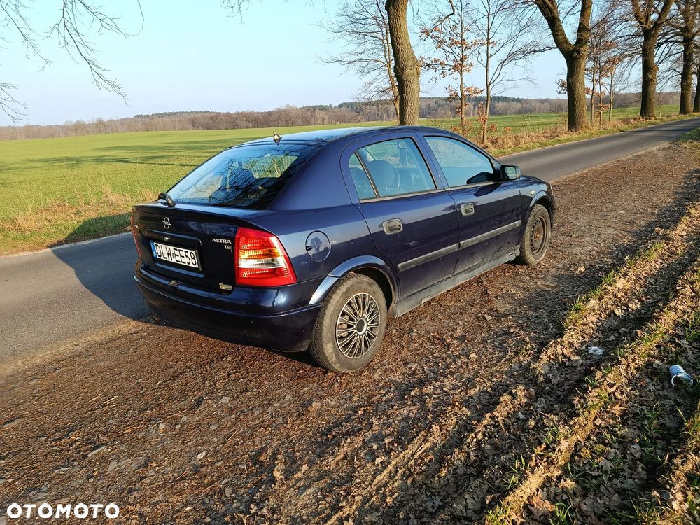 Opel Astra 1.6 - 9