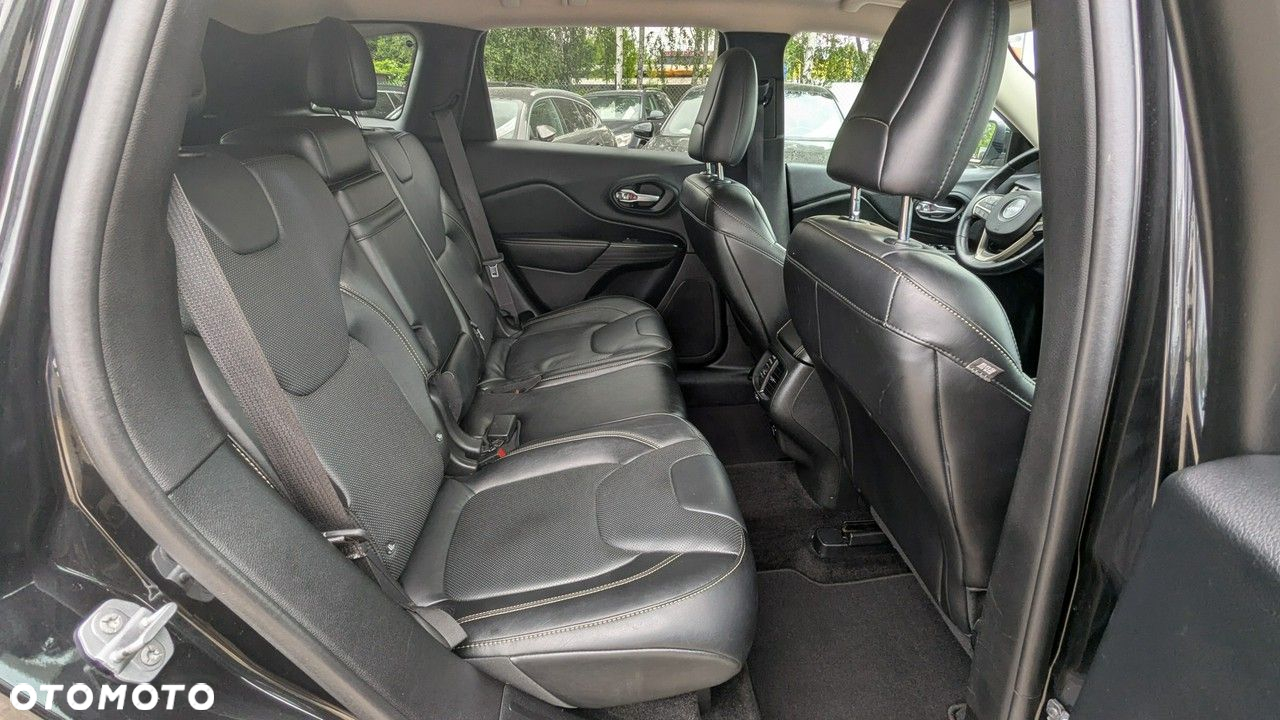 Jeep Cherokee - 17
