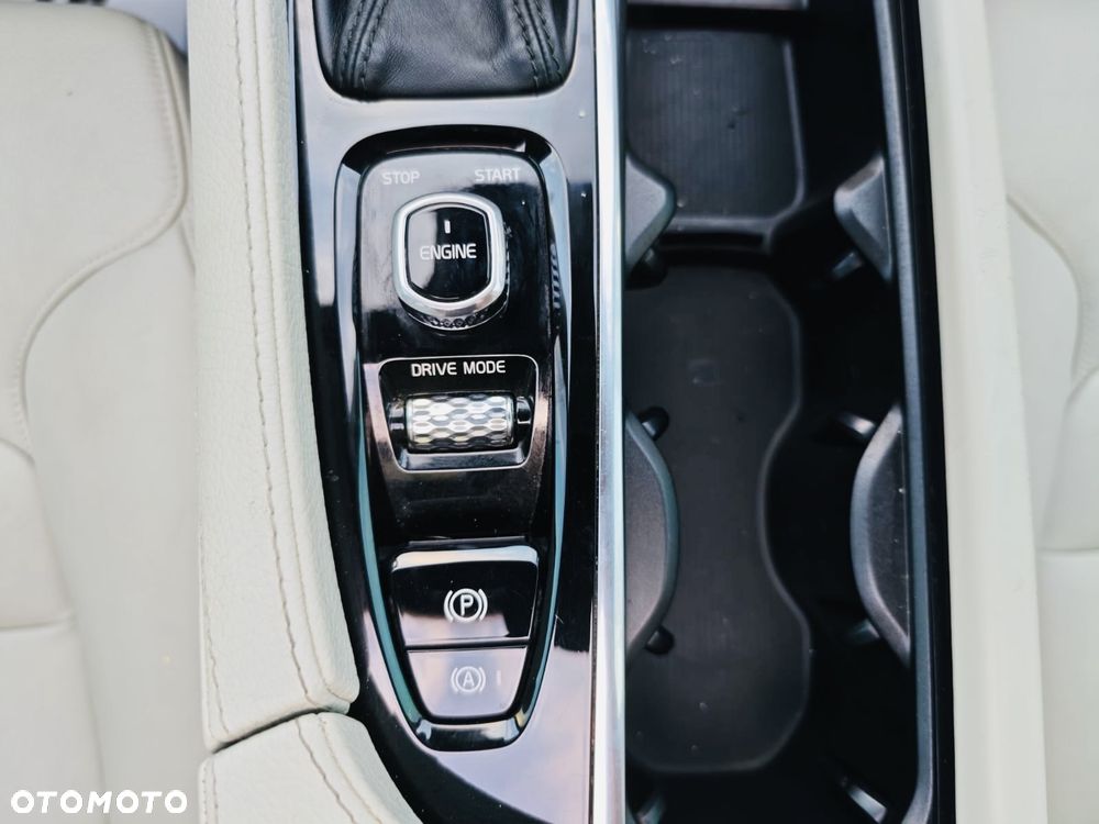 Volvo XC 90 - 31