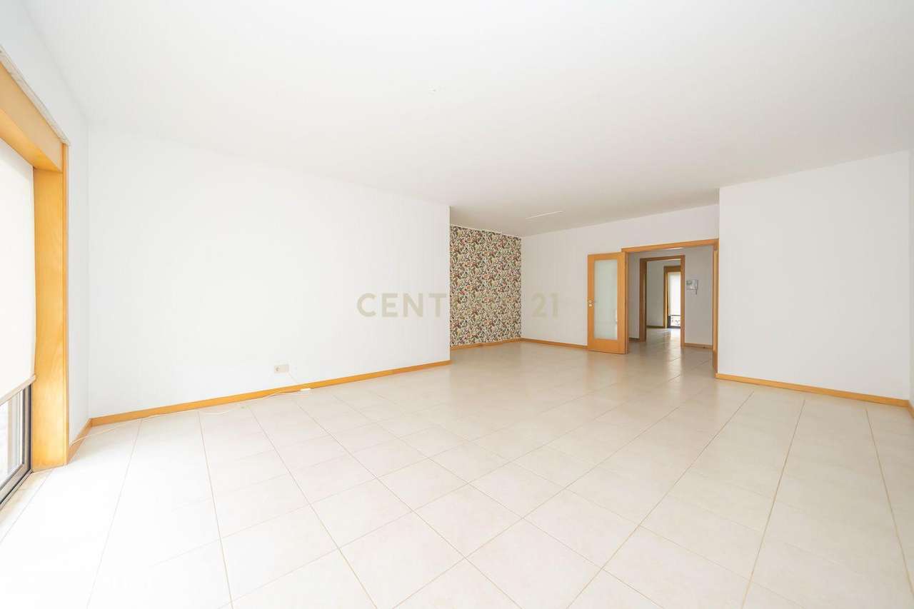 Apartamento T3 com Varandas, Garagem e Parqueamento, na Vila Serena, P - Grande imagem: 4/45