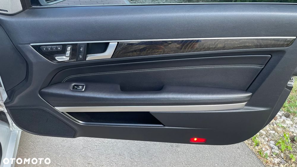 Mercedes-Benz Klasa E 350 Coupe BlueEFFICIENCY 7G-TRONIC Avantgarde - 17