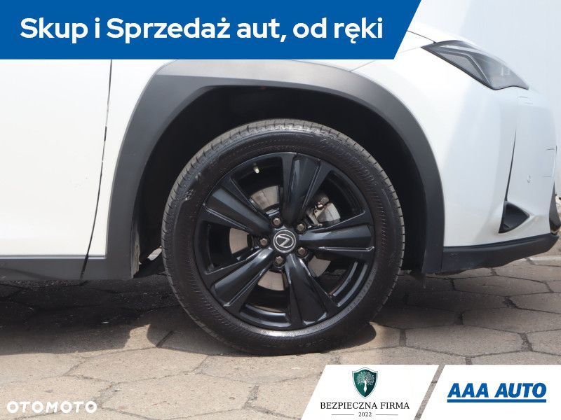 Lexus UX - 15