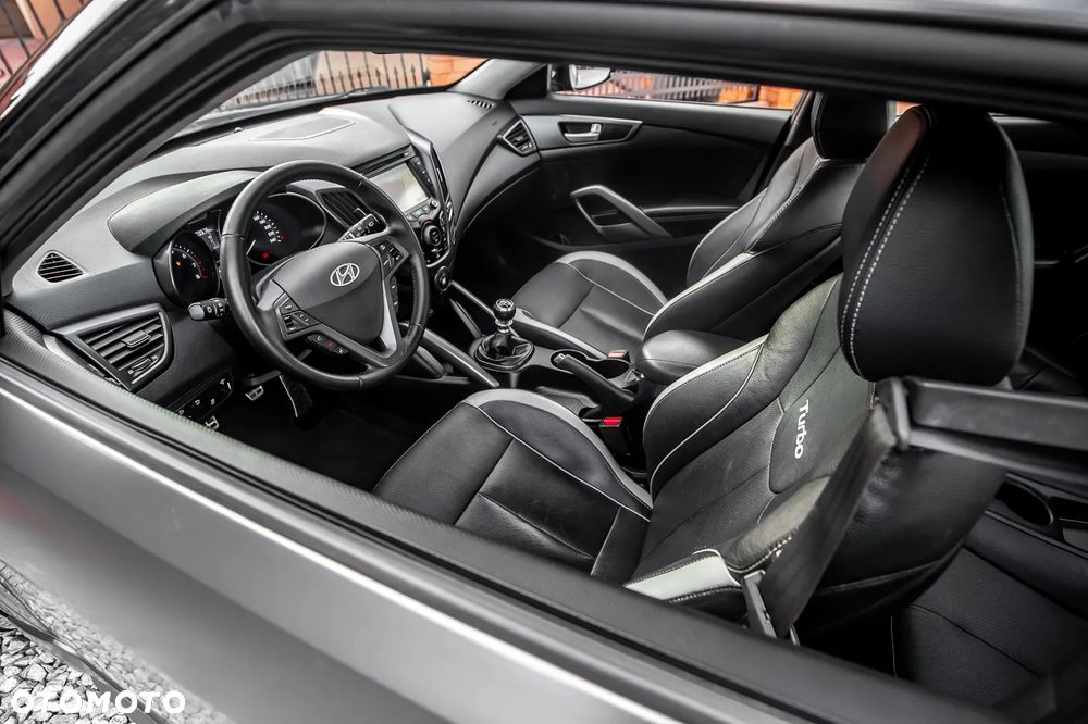 Hyundai Veloster 1.6 Turbo Premium - 17