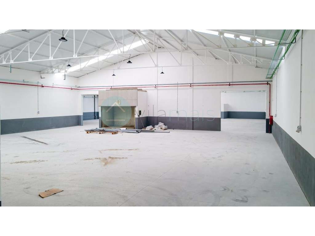 Pavilhão Industrial com 5 Naves, Escritórios e Cais de Carga | Rebo... - Grande imagem: 5/23