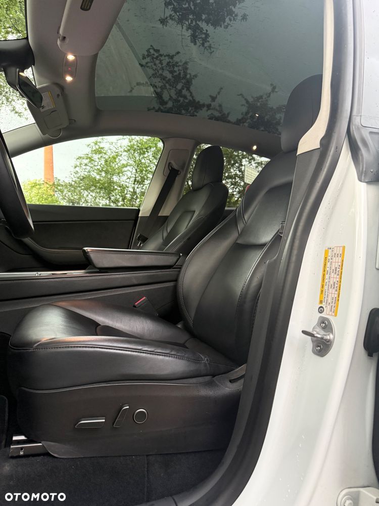 Tesla Model Y Long Range Dual Motor AWD - 14