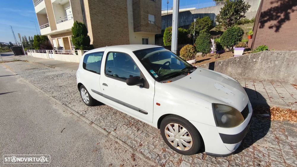 Renault Clio 2001 photo 2