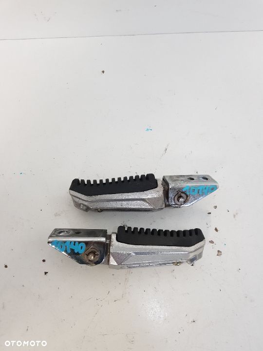 Keeway RKS 125 Podnóżki Pasażera - 1