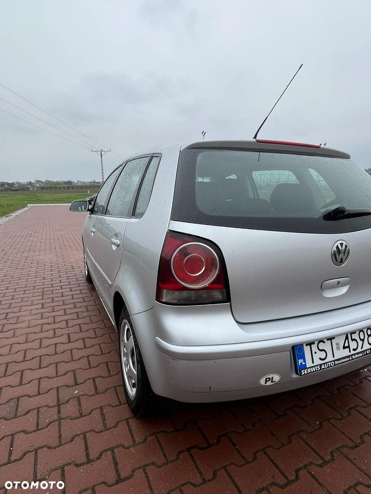 Volkswagen Polo 1.4 16V Comfortline - 4