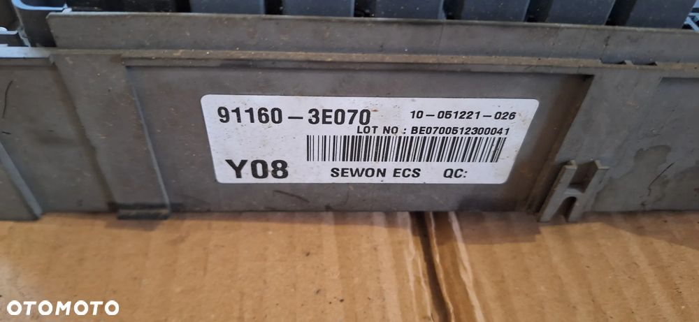SKRZYNKA BEZPIECZNIKOW KIA SORENTO 2.5 crdi 91160-3E070 - 3