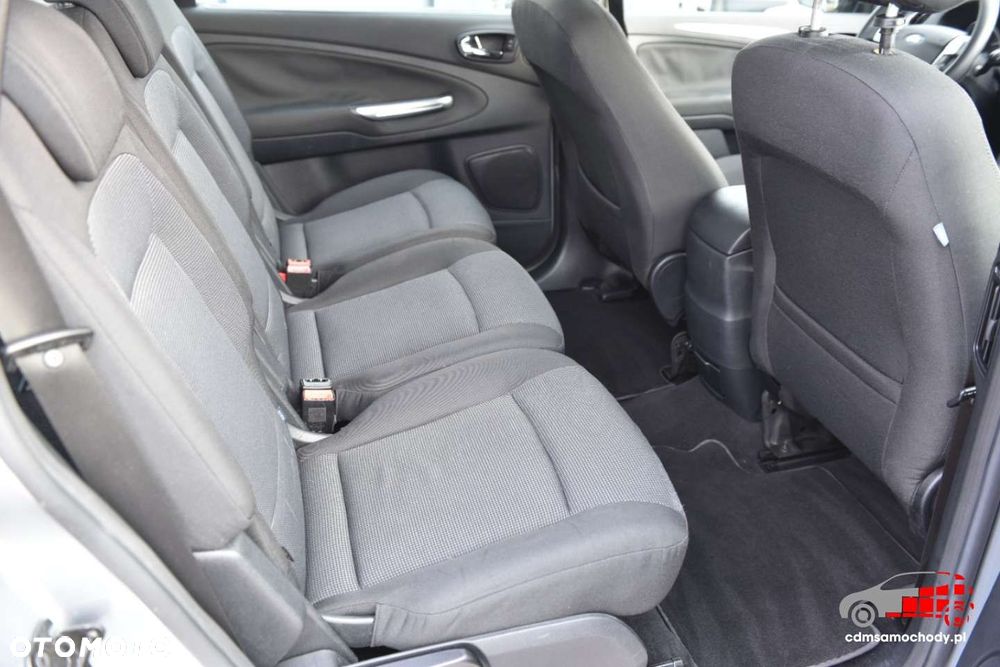 Ford S-Max - 17