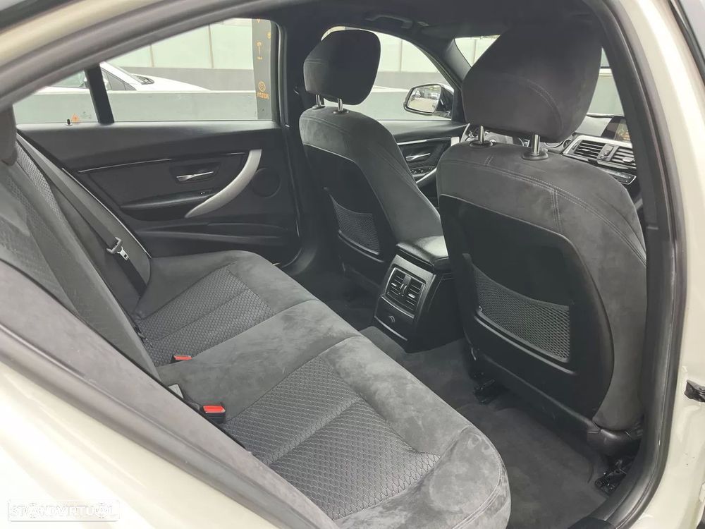 BMW 320 i Pack M Auto - 40