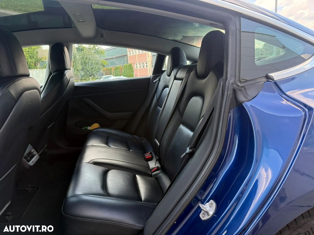 Tesla Model 3 - 12