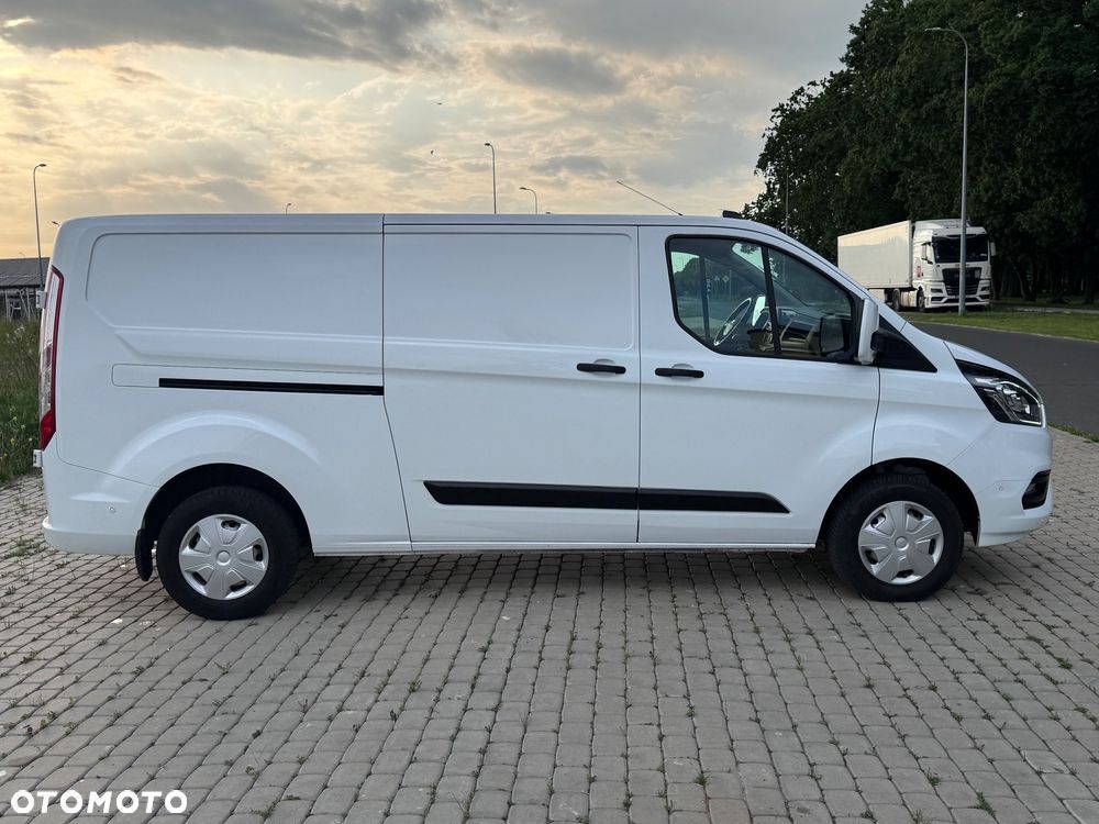 Ford TRANSIT CUSTOM - 9