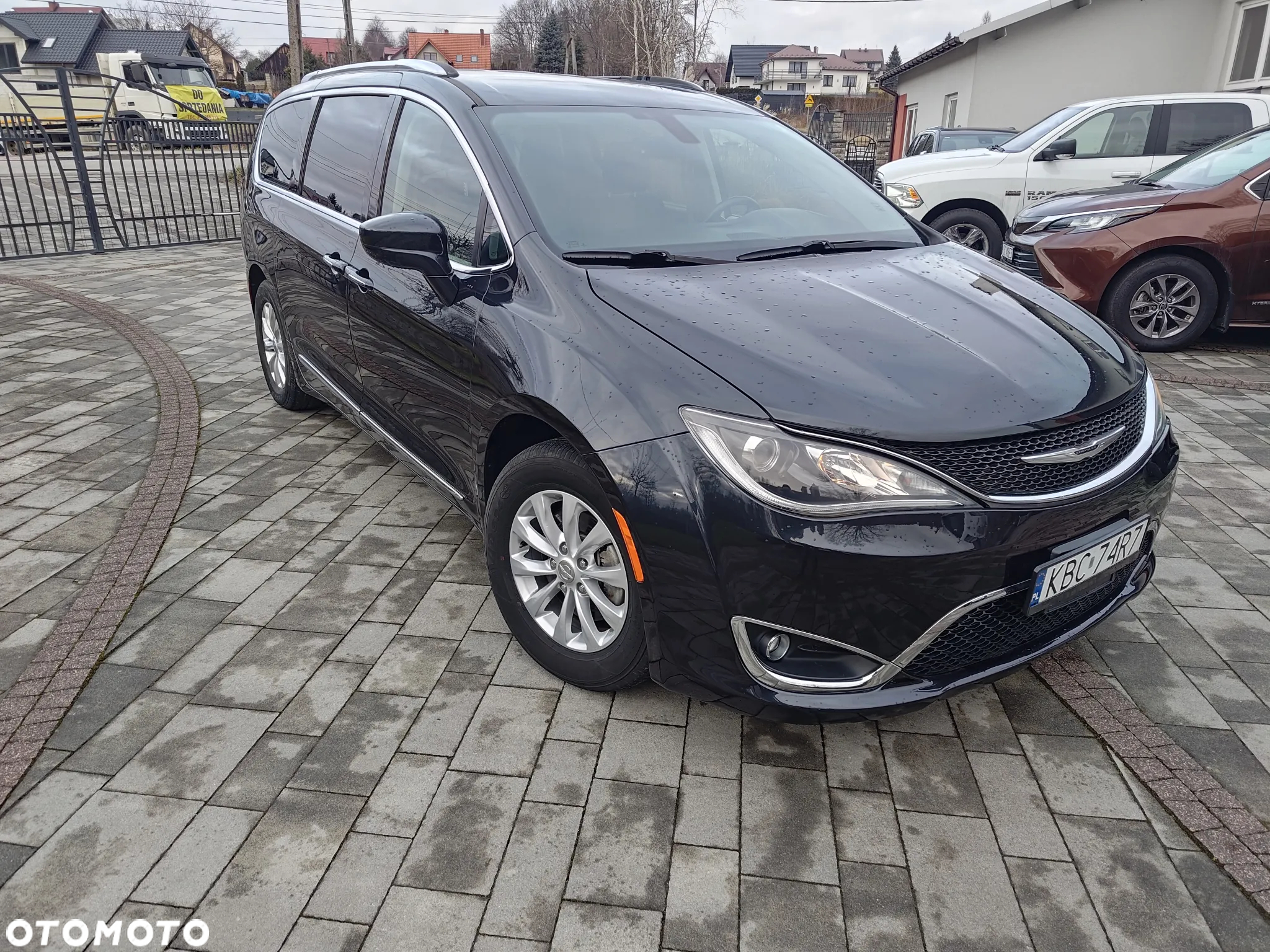 Chrysler Pacifica - 2