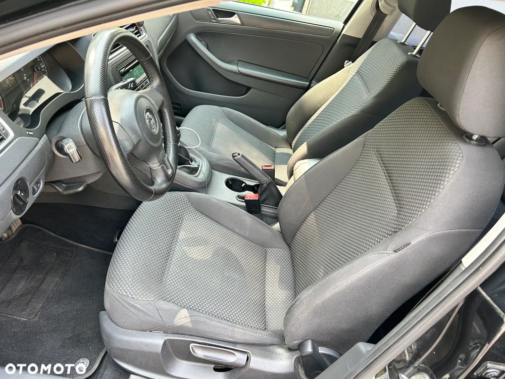 Volkswagen Jetta - 11