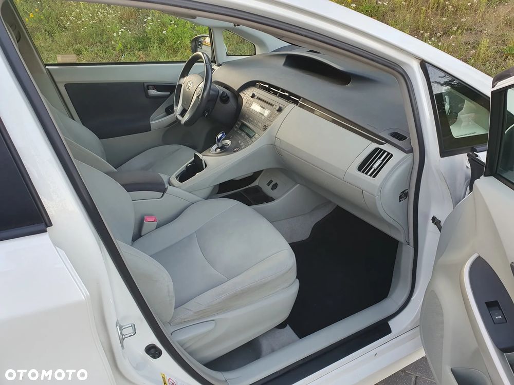Toyota Prius 1.5 VVT-i Sol - 4
