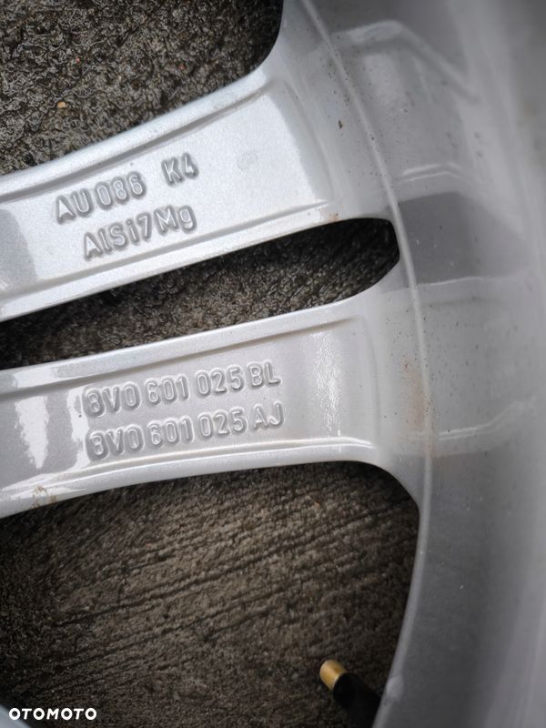 FELGA ALUMINIOWA AUDI A3 S3 8V VW SEAT 7.5J R18 ET51 8V0601025BL Z*3* - 8