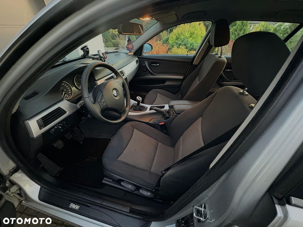 BMW Seria 3 318d - 3