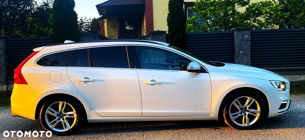Volvo V60 D4 AWD Geartronic RDesign - 28