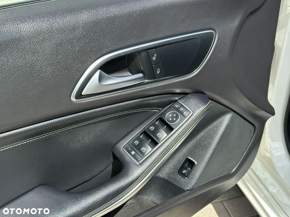 Mercedes-Benz CLA 220 4-Matic Urban - 34