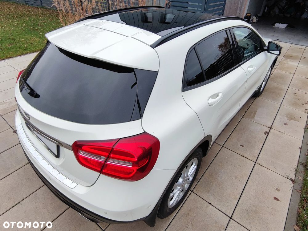 Mercedes-Benz GLA - 11