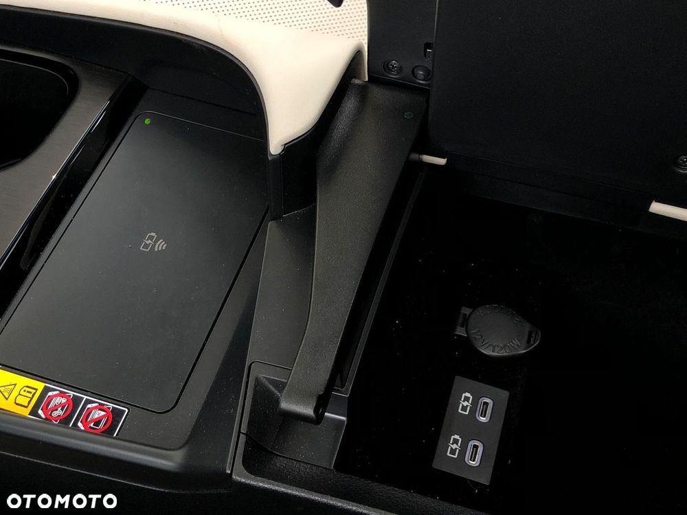 Lexus ES 300h F Sport Design - 32