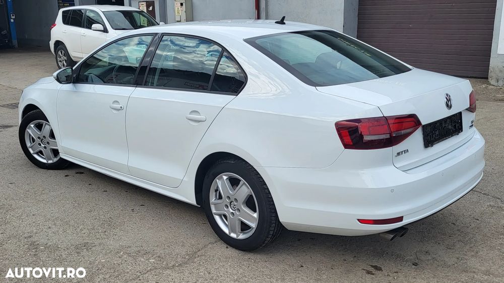 Volkswagen Jetta 2.0 TDI Comfortline - 4