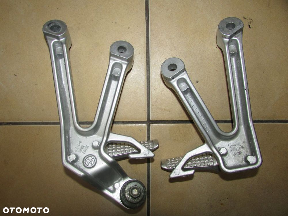 Suzuki SV 650 03-09 podnóżki sety pasażera tył - 2