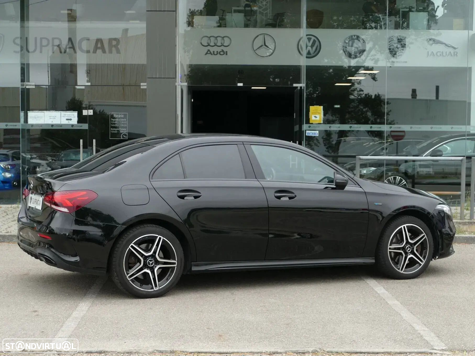 Mercedes-Benz A 250 Limousine e AMG Line - 34