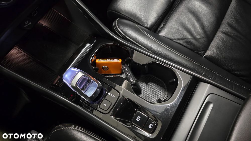 Volvo XC 40 B4 B DKG Plus Black Edition - 22