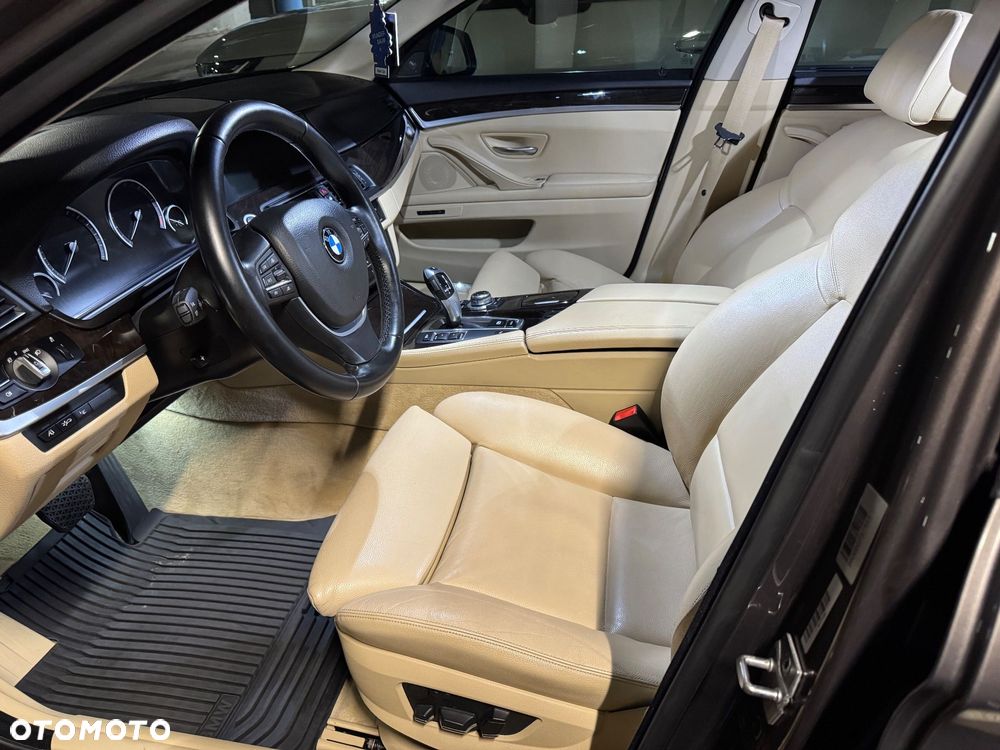 BMW Seria 5 528i xDrive Modern Line - 10