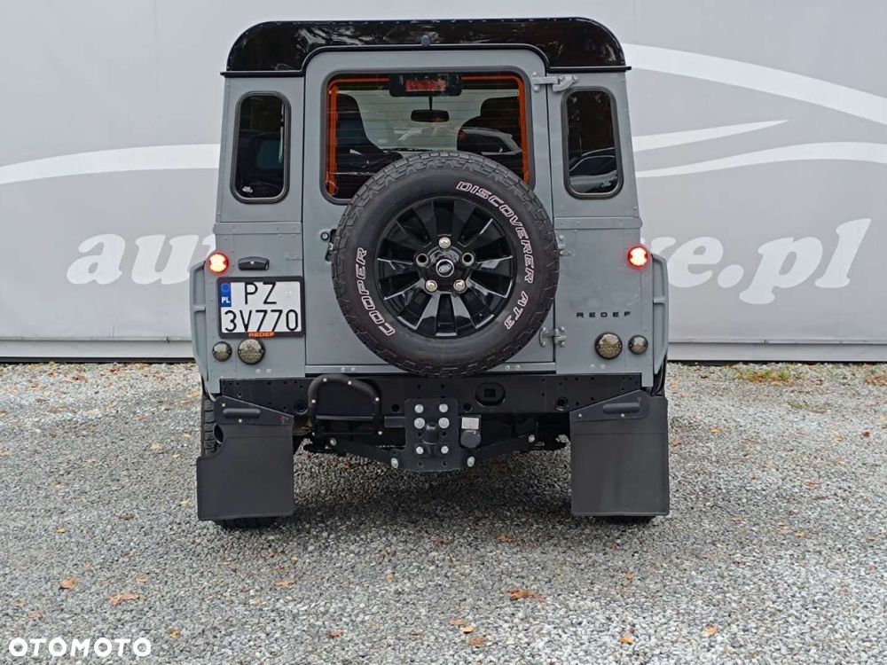 Land Rover Defender - 21