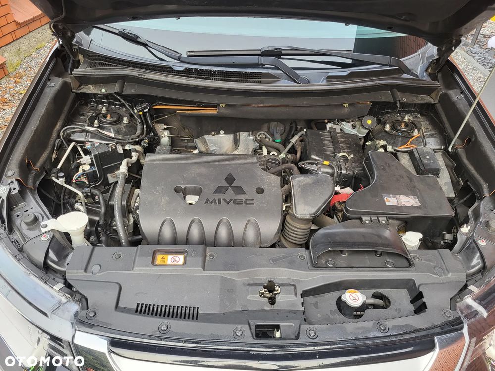 Mitsubishi Outlander - 8