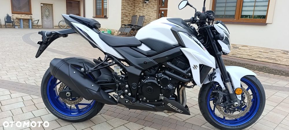 Suzuki GSX - 3