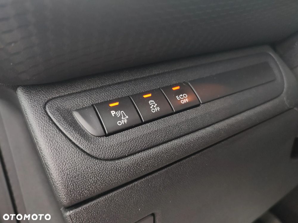 Peugeot 2008 1.2 Pure Tech GPF Allure S&S EAT6 - 30