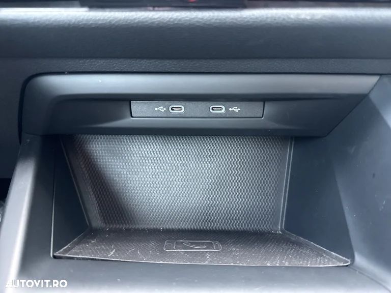 Volkswagen Golf 1.0 eTSI DSG MHEV Life - 28