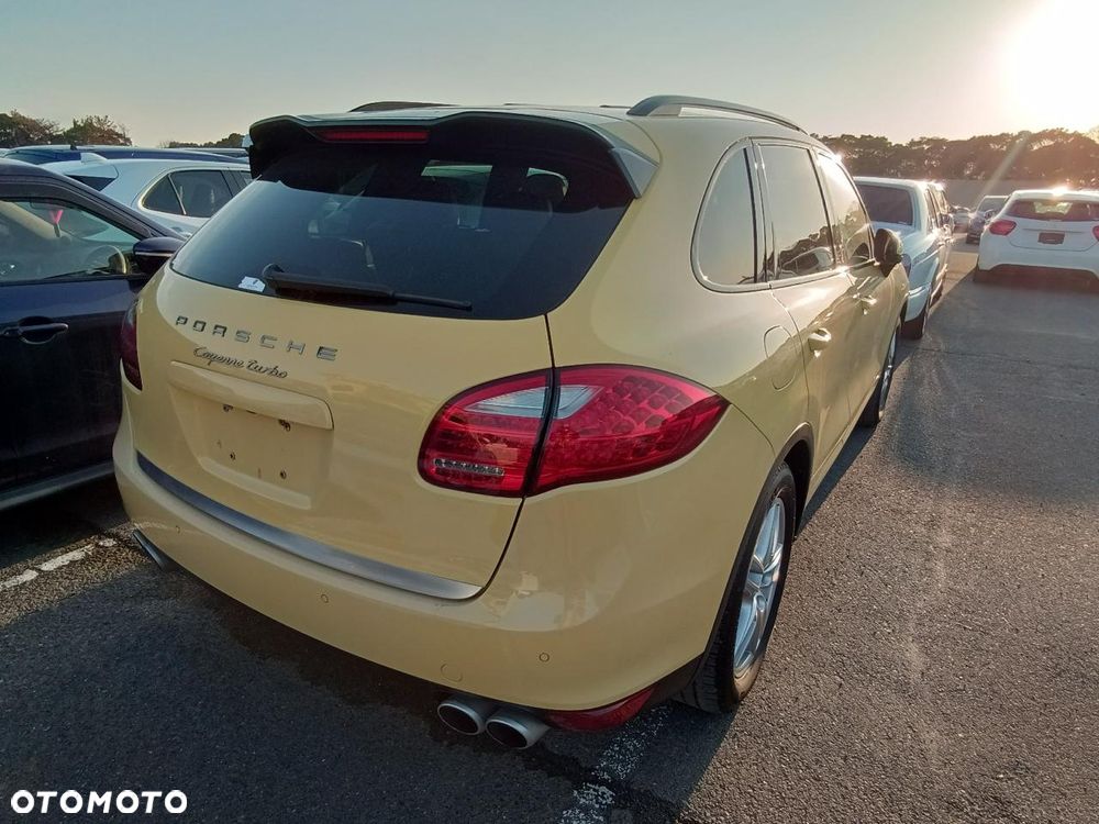 Porsche Cayenne Turbo - 24
