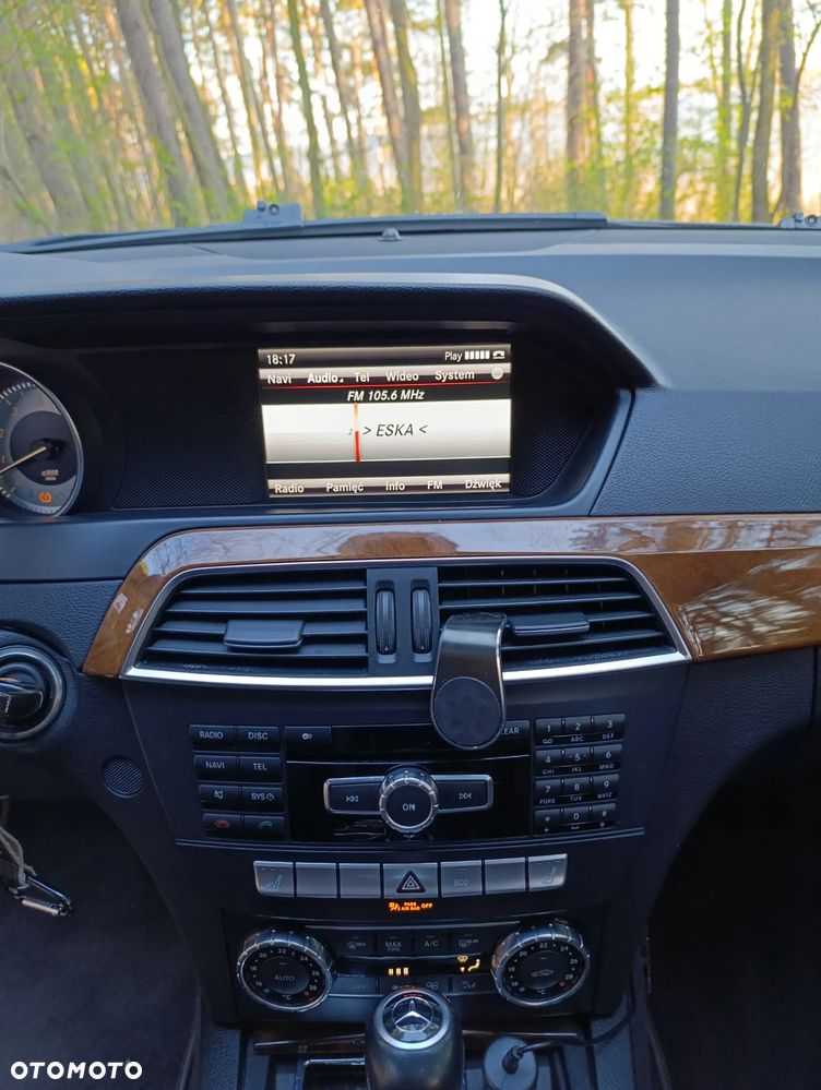 Mercedes-Benz Klasa C 350 Elegance 4-Matic - 26