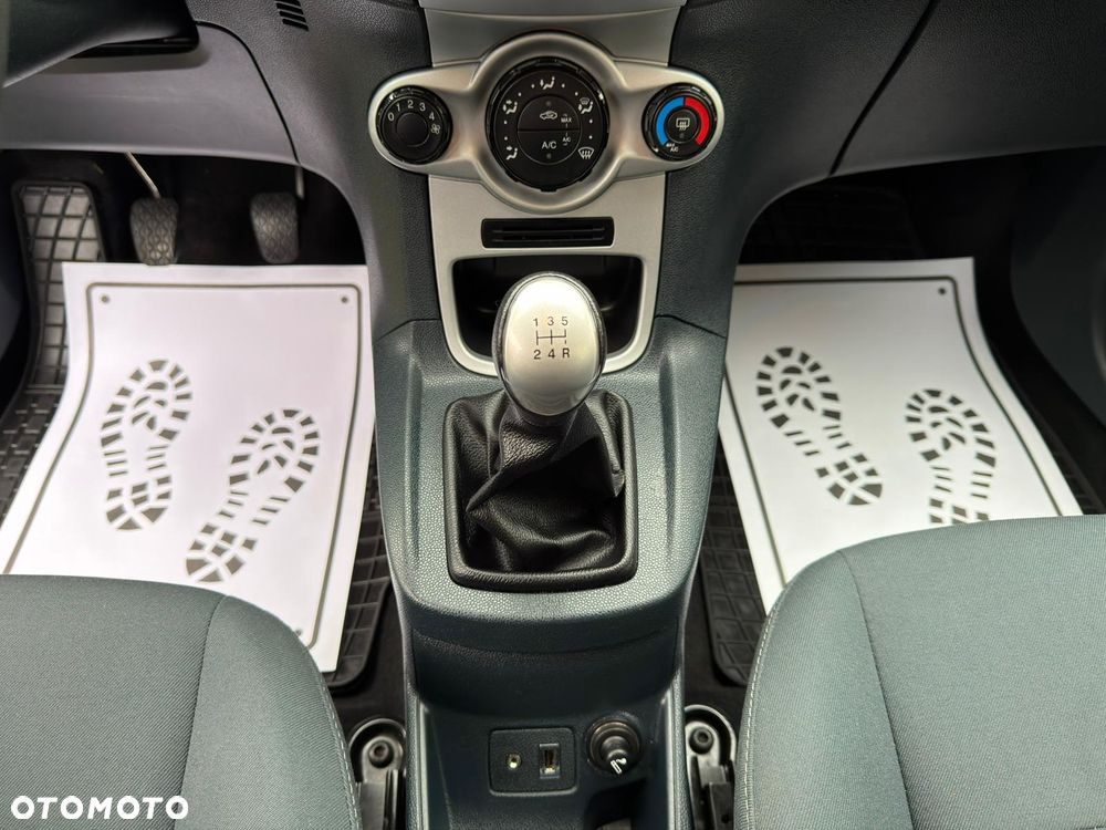 Ford Fiesta - 24