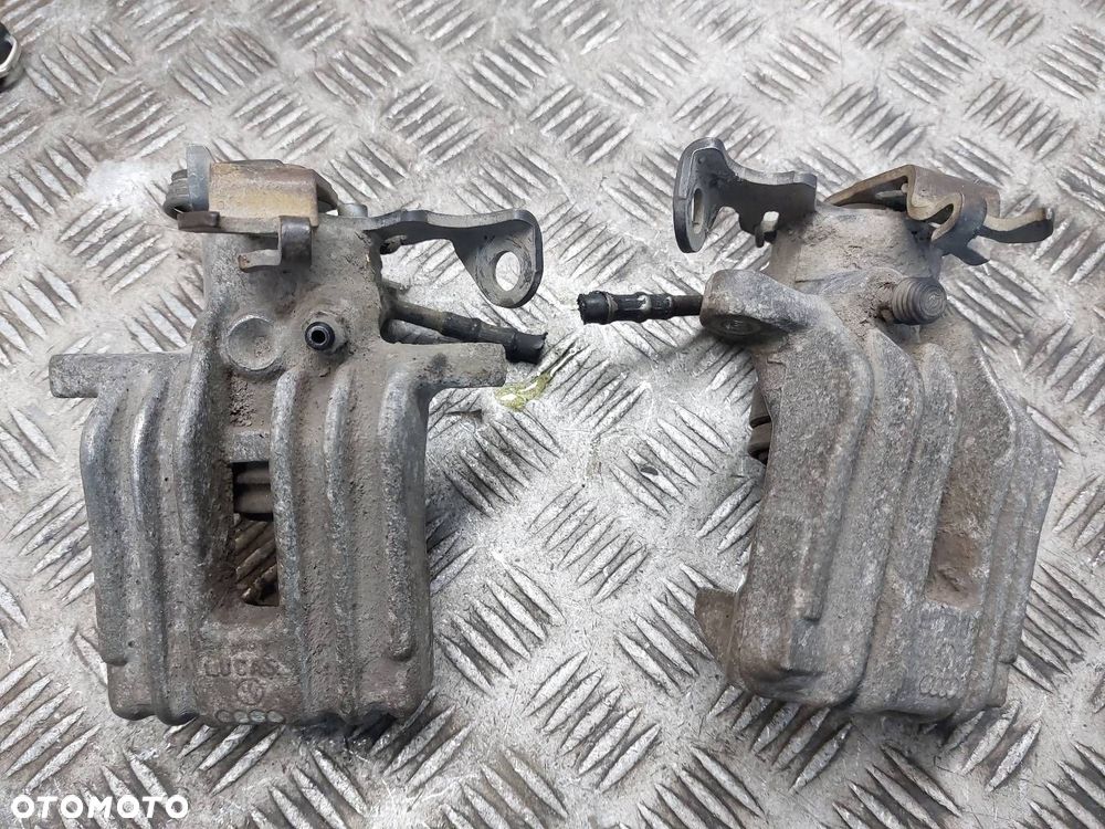 ZACISK HAMULCOWY LEWY TYŁ + PRAWY TYŁ SKODA SUPERB I - 1