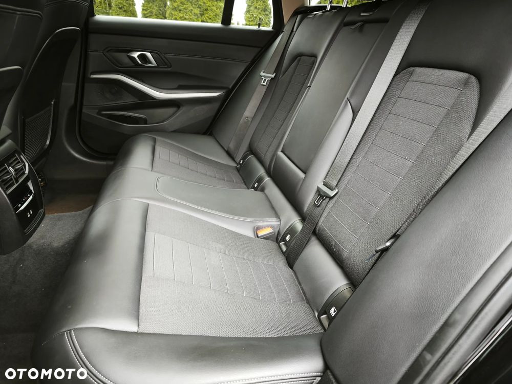 BMW Seria 3 330e Luxury Line - 17