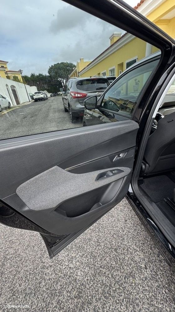 Peugeot 5008 1.2 PureTech Allure EAT8 - 29