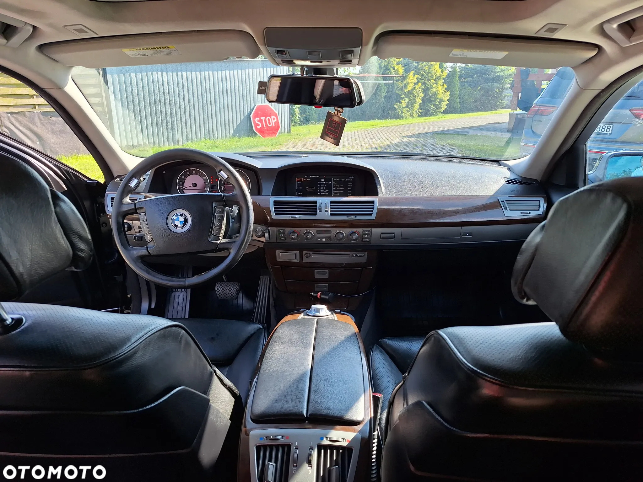 BMW Seria 7 745i L - 28