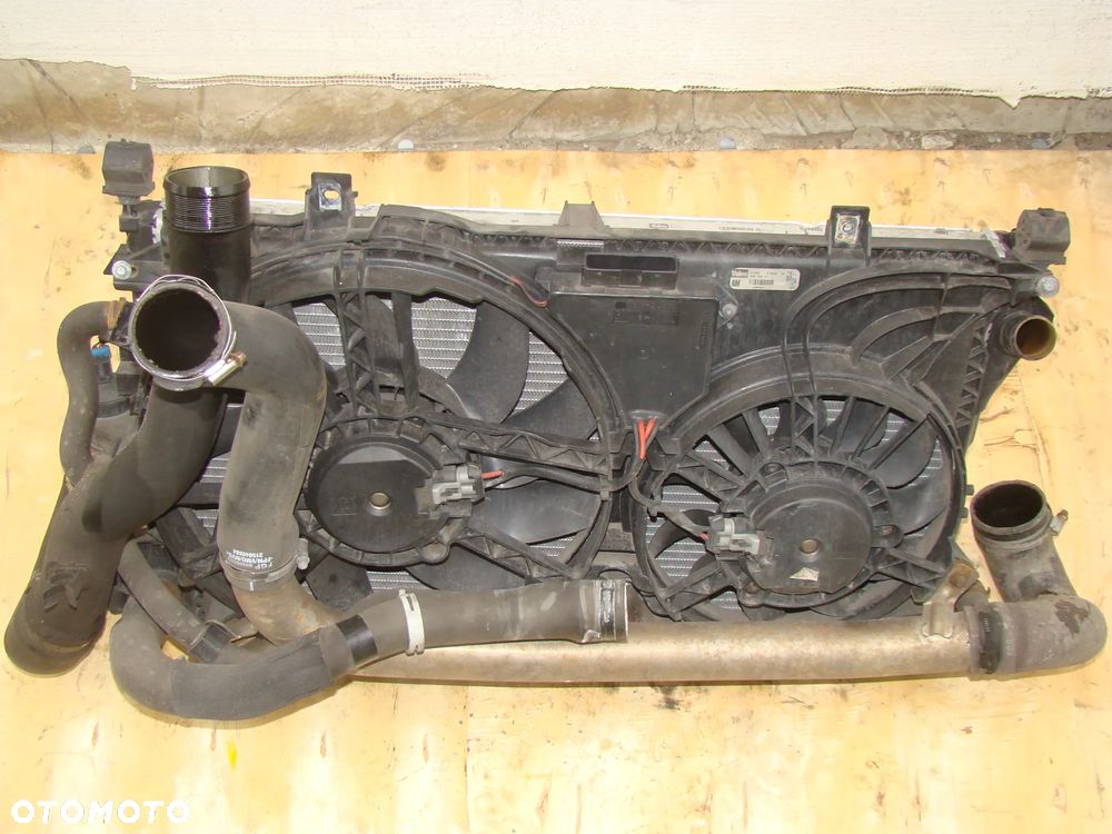 OPEL VECTRA C SIGNUM CHŁODNICA WODY PŁYNU SILNIKA 1,6 1,8 2,2 2,0D 2,2D - 18