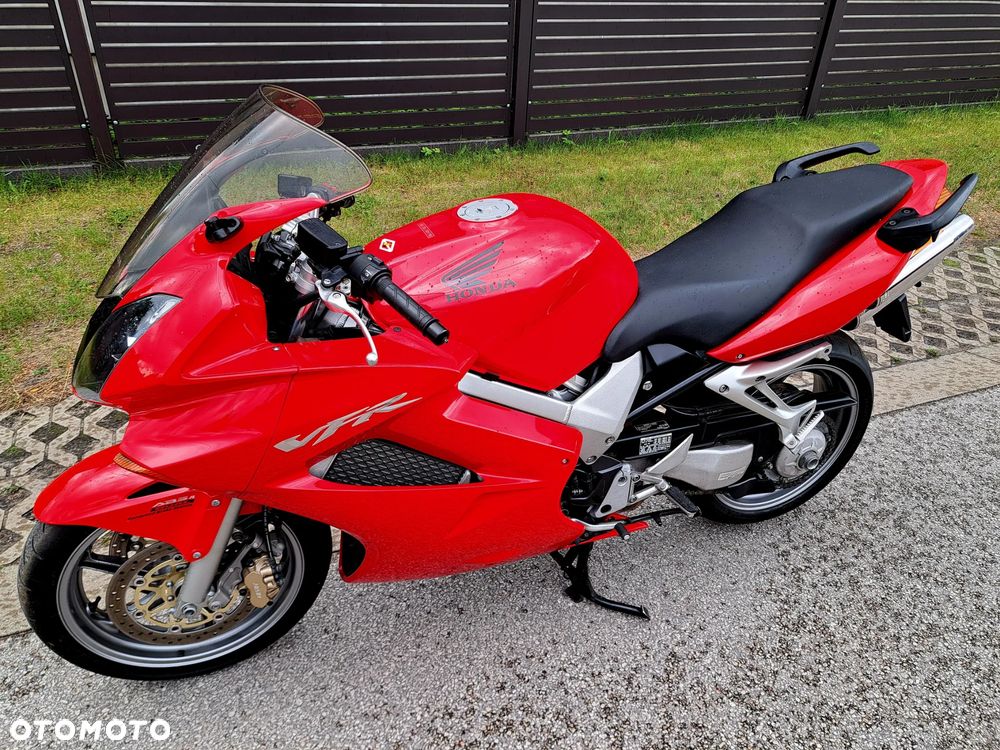 Honda VFR - 16