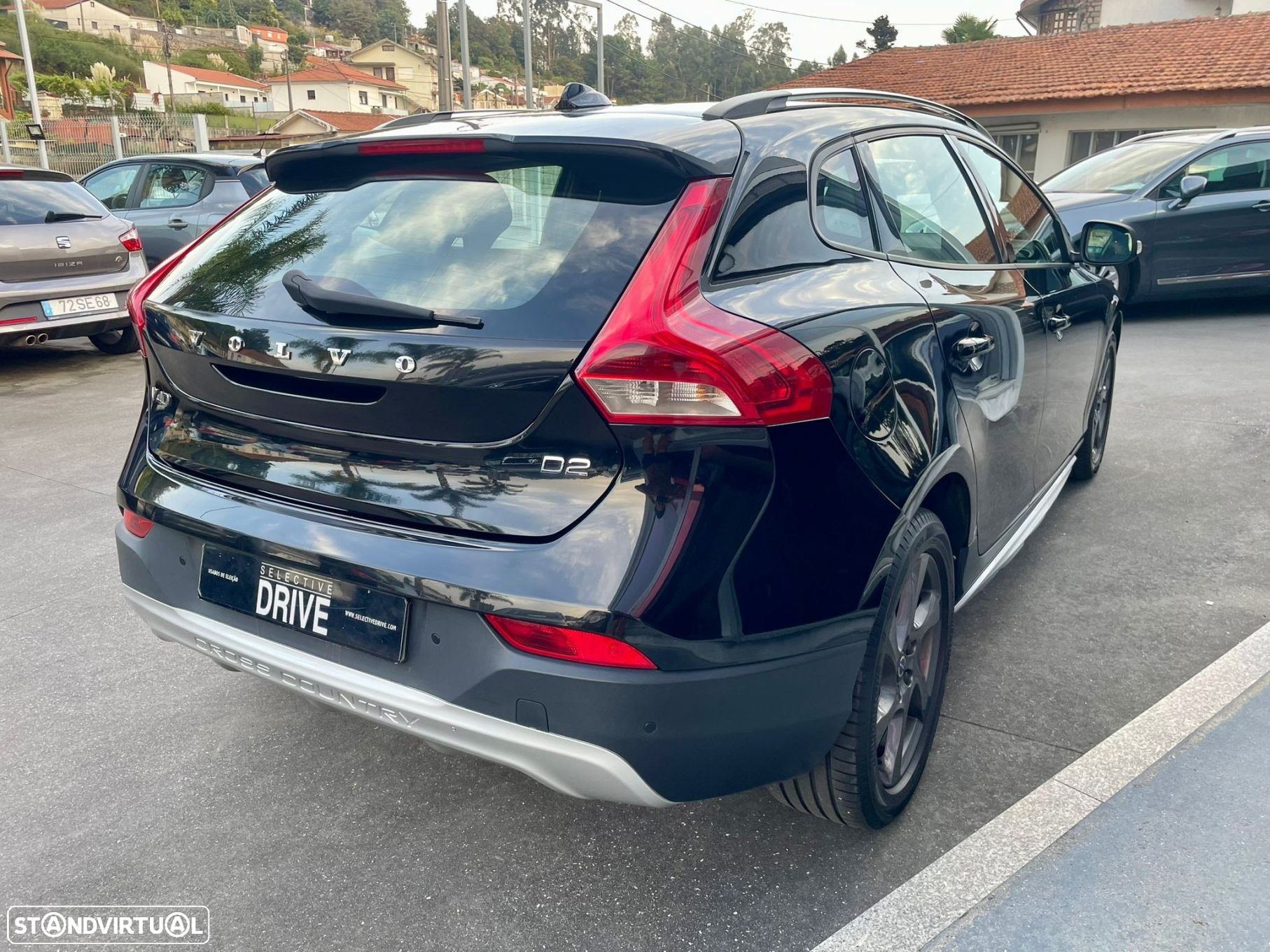Volvo V40 Cross Country 2.0 D2 Momentum - 4
