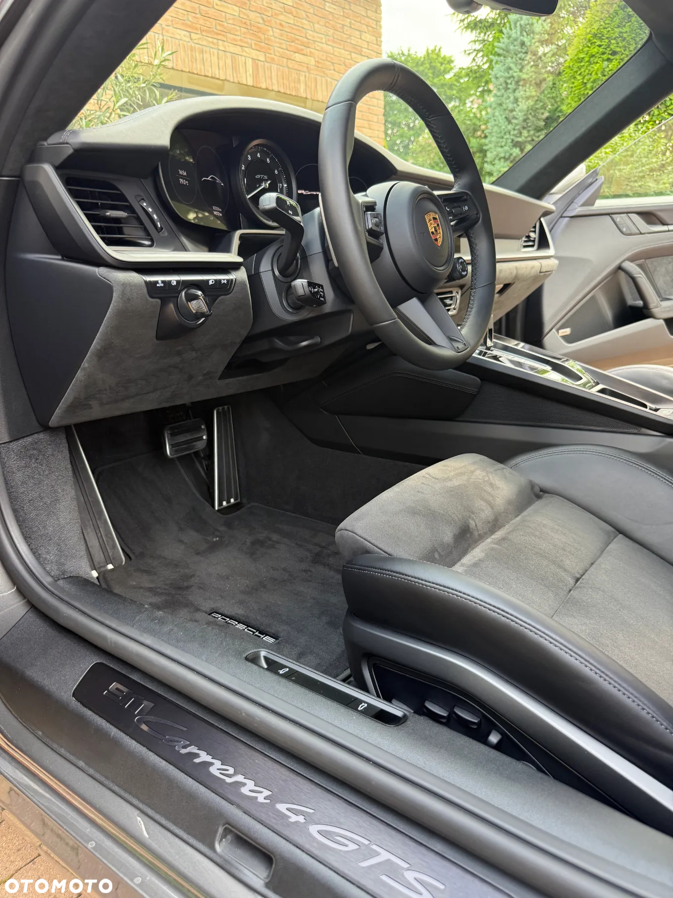 Porsche 911 Carrera 4 GTS - 14