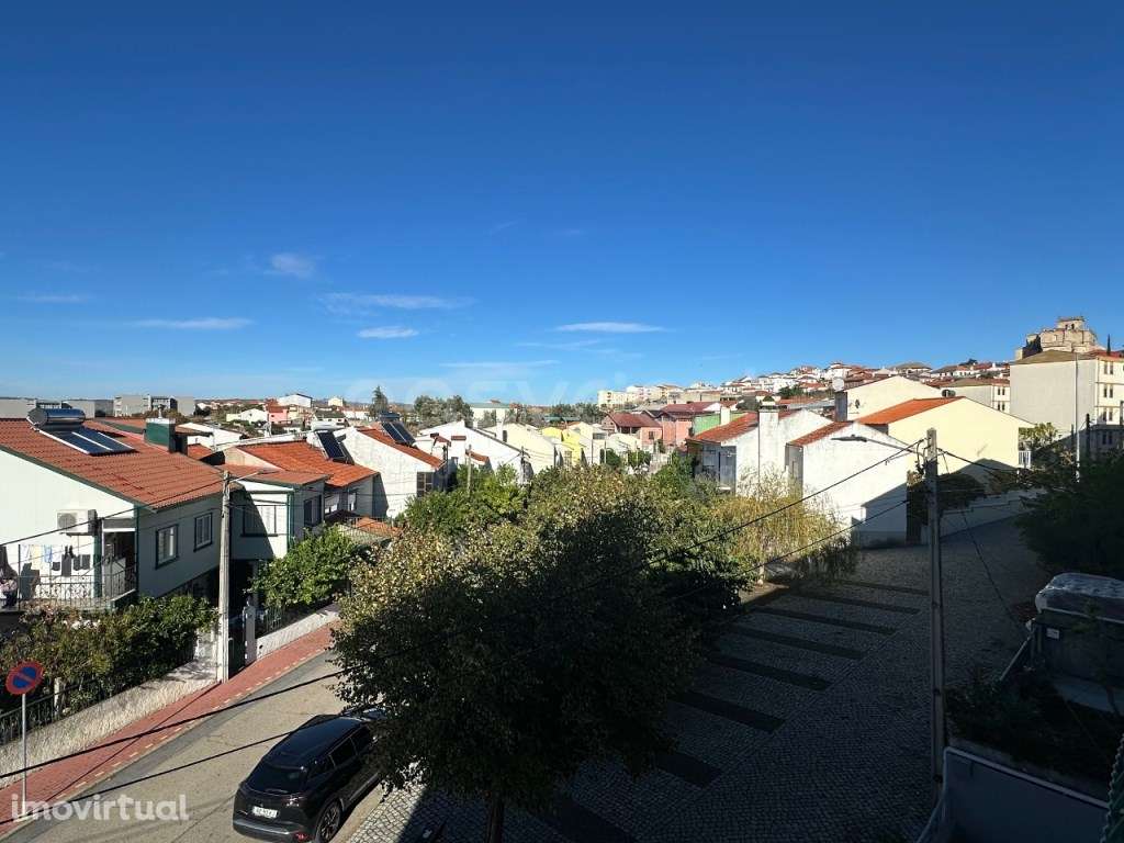 Magnifica Moradia T5 + T1 com vistas panorâmicas em Torre de Moncorvo. - Grande imagem: 2/20