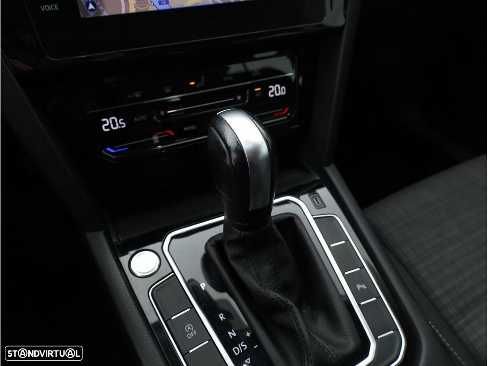 VW Passat Variant 2.0 TDi Business DSG - 18