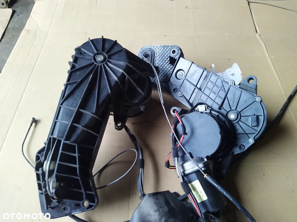 Mechanizm otwierania drzwi bocznych lewy Mercedes Vito viano 639 lift